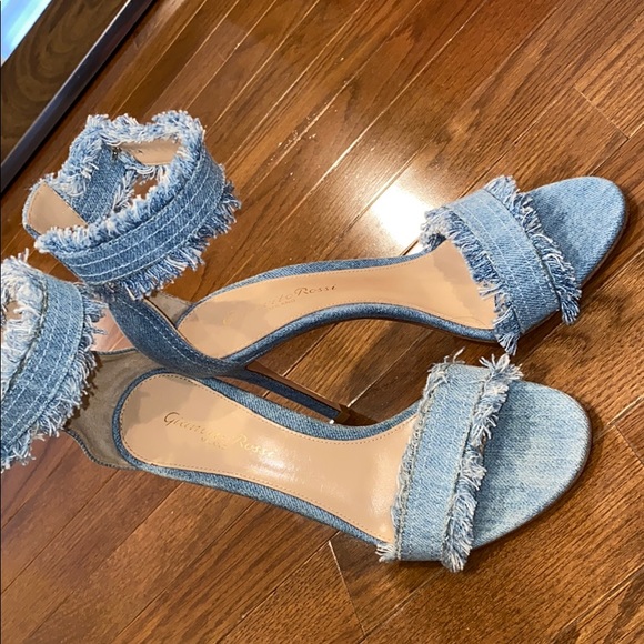 GIANVITO ROSSI Lola frayed denim sandals - Picture 6 of 12